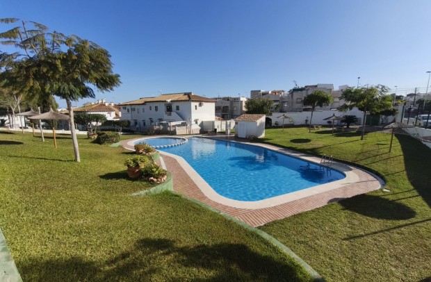 Resale - Townhouse - Torrevieja - Lago jardin