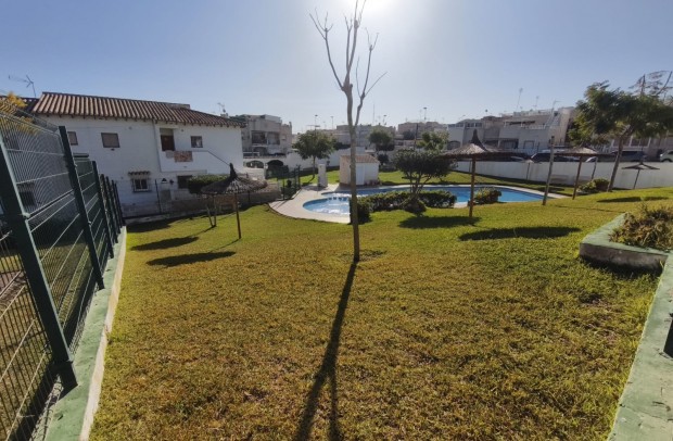 Resale - Townhouse - Torrevieja - Lago jardin