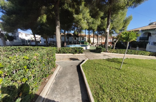 Resale - Townhouse - Torrevieja - Lago jardin