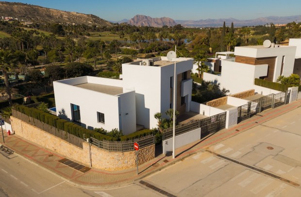 Resale - Detached House / Villa - Algorfa - La Finca Golf Resort