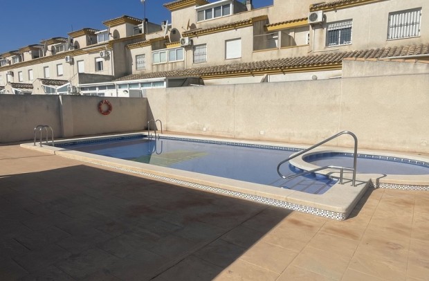 Reventa - Townhouse - Daya Nueva