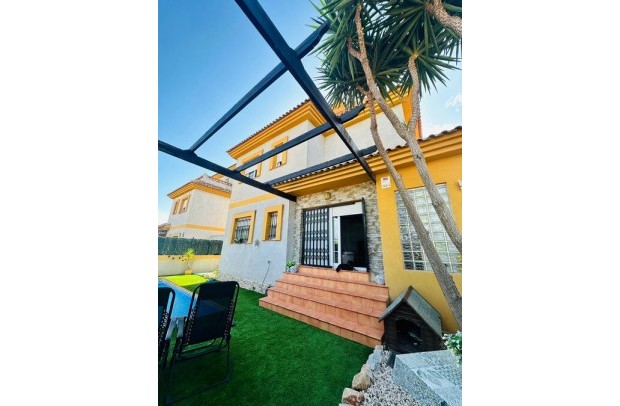 Resale - Villa Detached - Los Montesinos