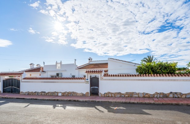 Resale - Villa Detached - Ciudad Quesada