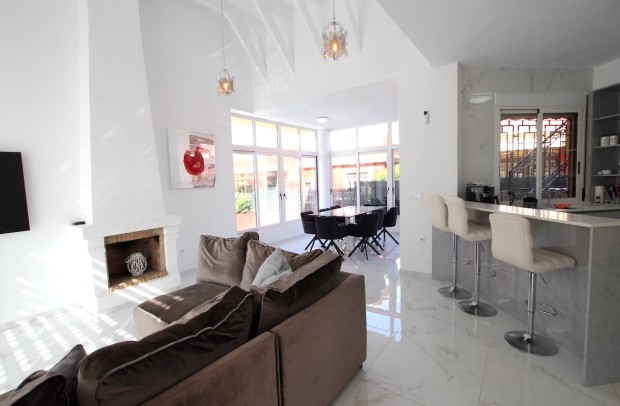 Resale - Villa Detached - Algorfa