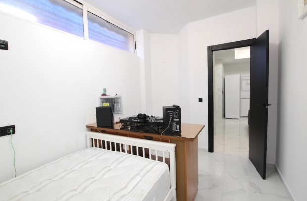 Resale - Villa Detached - Algorfa