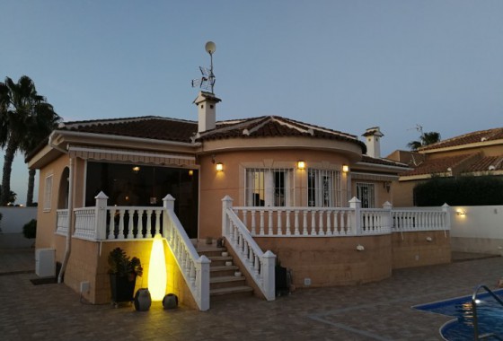 Resale - Detached House / Villa - Benijófar - Monte Azul
