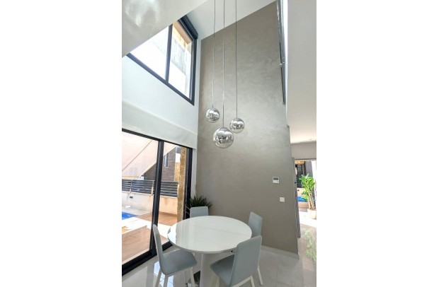 Resale - Villa Detached - Cabo Roig - Lomas de Cabo Roig