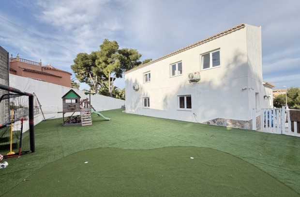 Resale - Villa Detached - Villamartin - Villamartín