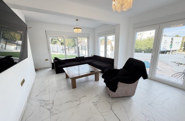 Resale - Villa Detached - Villamartin - Villamartín