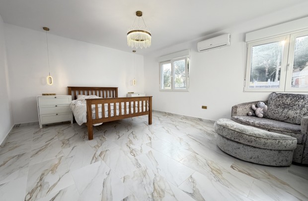 Resale - Villa Detached - Villamartin - Villamartín