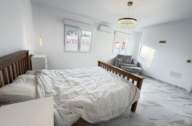 Resale - Villa Detached - Villamartin - Villamartín