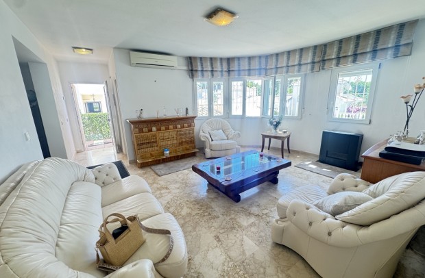 Resale - Villa Detached - Las Ramblas Golf