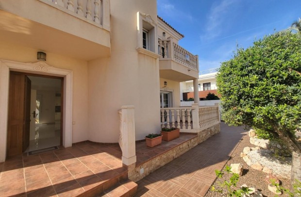 Resale - Villa Detached - Cabo Roig