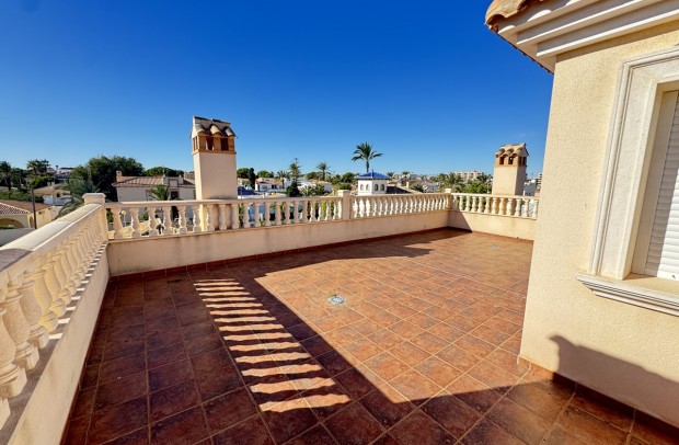 Resale - Villa Detached - Cabo Roig