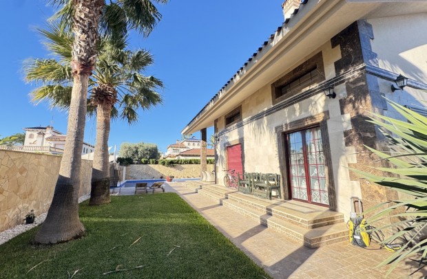 Revente - Villa Detached - Cabo Roig
