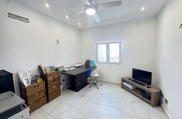 Resale - Villa Detached - San Miguel de Salinas