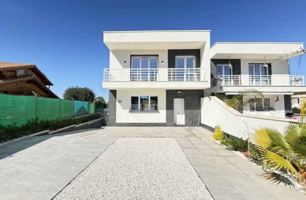 Resale - Villa Detached - Los Balcones