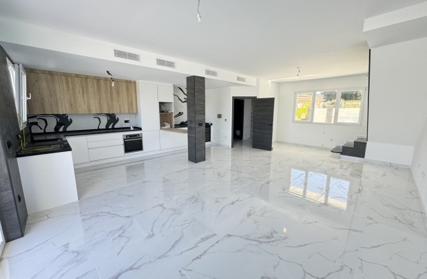 Resale - Villa Detached - Los Balcones