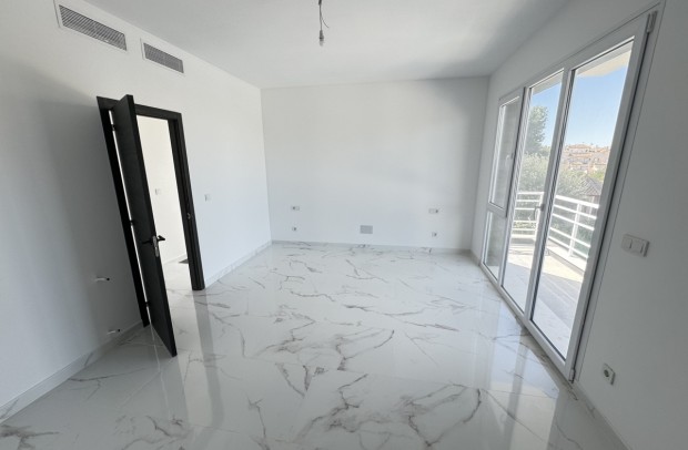 Resale - Villa Detached - Los Balcones