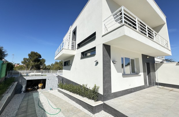 Resale - Villa Detached - Los Balcones
