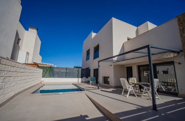 Reventa - Semi-Detached - Ciudad Quesada