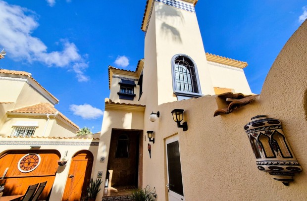 Resale - Villa Detached - Villamartin - Villamartín