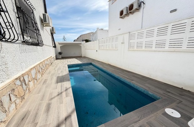 Reventa - Villa Detached - Blue Lagoon