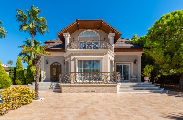 Resale - Villa Detached - Ciudad Quesada