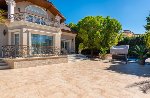 Resale - Villa Detached - Ciudad Quesada