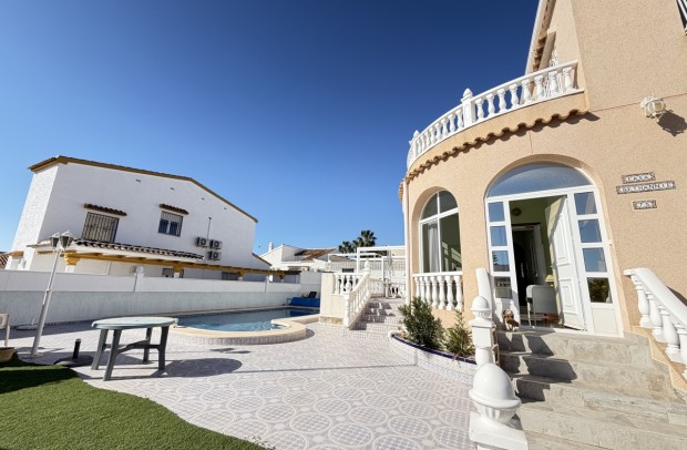 Resale - Villa Detached - Villamartin - Villamartín