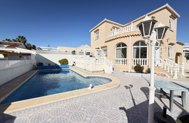 Resale - Villa Detached - Villamartin - Villamartín