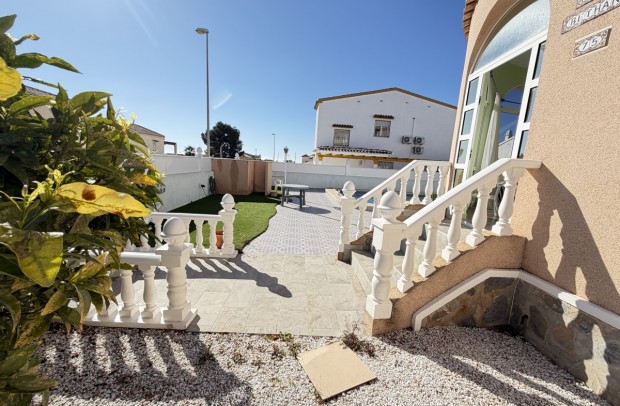 Resale - Villa Detached - Villamartin - Villamartín