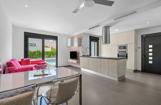 Resale - Villa Detached - Ciudad Quesada