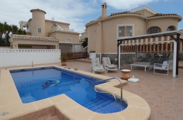 Resale - Villa Detached - La Marina