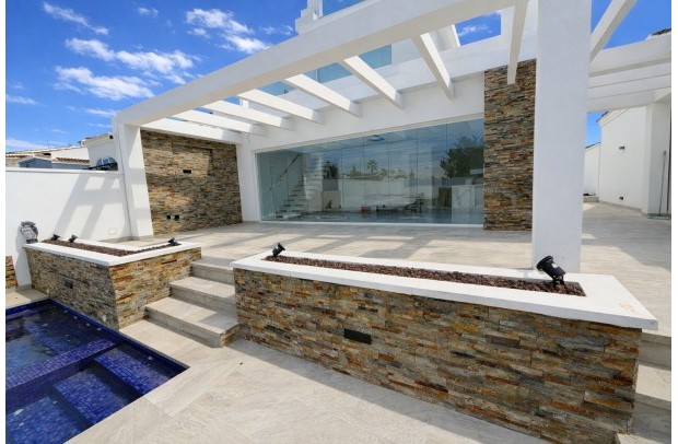 Resale - Villa Detached - Torrevieja - La Siesta