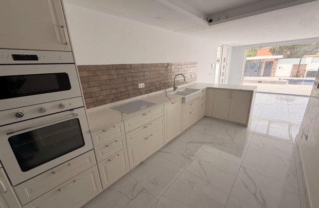 Resale - Villa Detached - Torrevieja - La Siesta