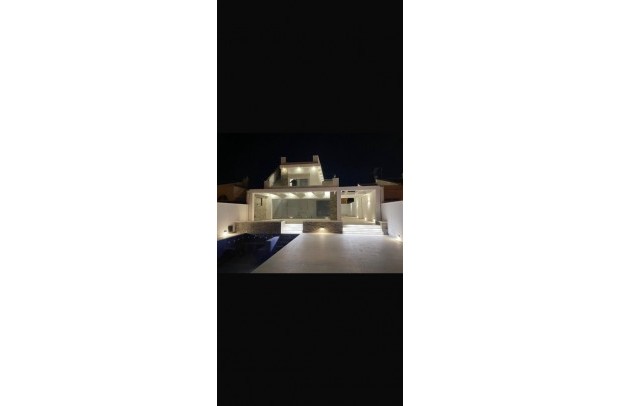 Resale - Villa Detached - Torrevieja - La Siesta