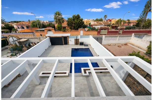 Resale - Villa Detached - Torrevieja - La Siesta