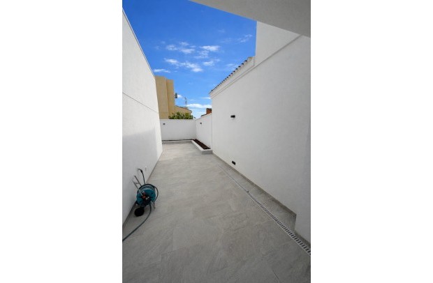 Resale - Villa Detached - Torrevieja - La Siesta