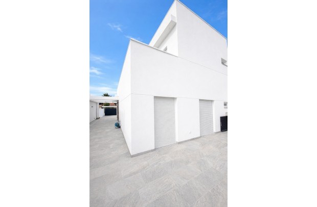 Resale - Villa Detached - Torrevieja - La Siesta