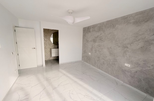 Resale - Villa Detached - Torrevieja - La Siesta