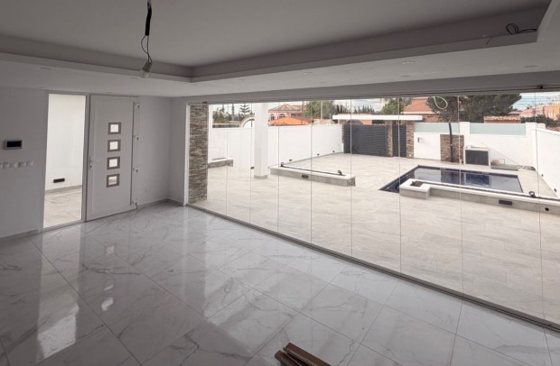 Resale - Villa Detached - Torrevieja - La Siesta