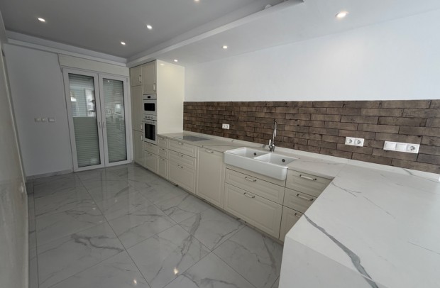 Resale - Villa Detached - Torrevieja - La Siesta