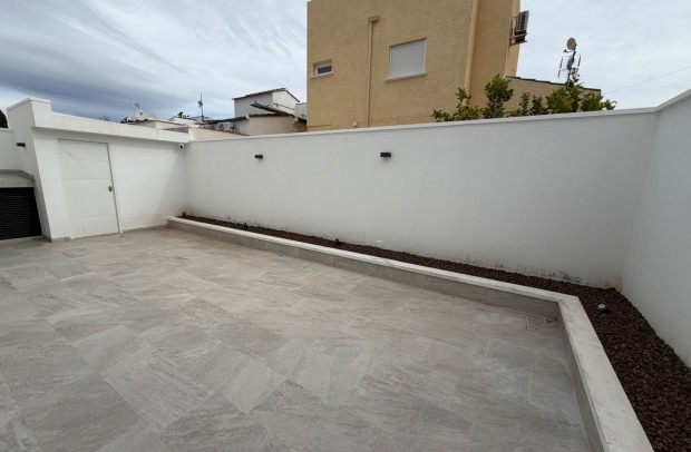 Resale - Villa Detached - Torrevieja - La Siesta