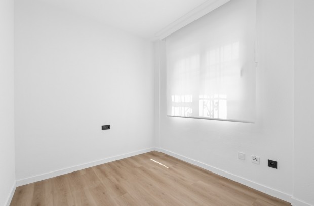 Revente - Villa Detached - Villamartin - PAU 26