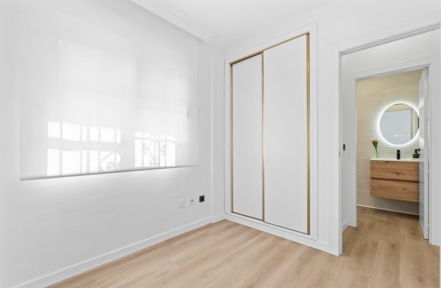 Revente - Villa Detached - Villamartin - PAU 26