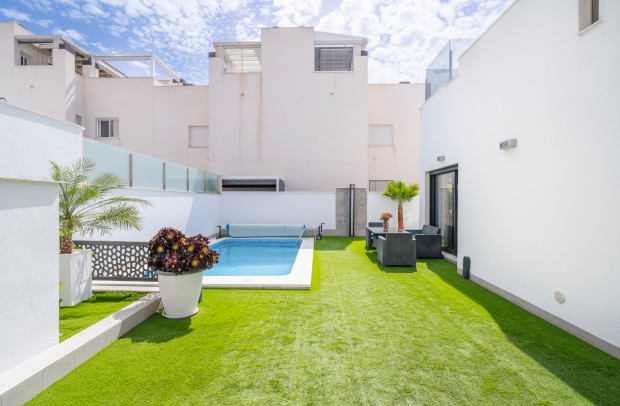 Revente - Villa Detached - Torrevieja