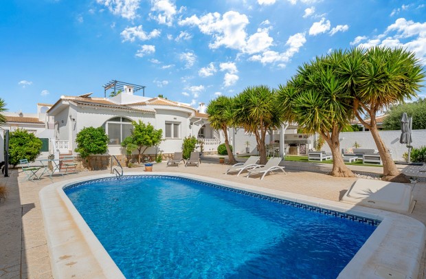 Resale - Villa Detached - Ciudad Quesada - Pueblo Bravo