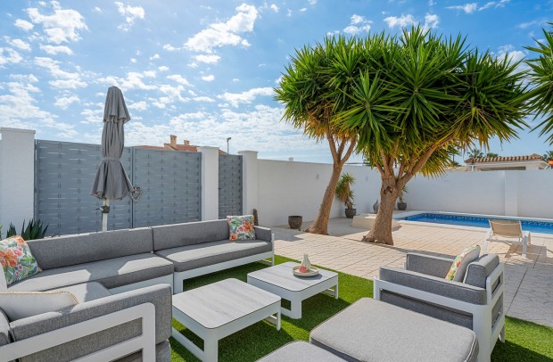 Resale - Villa Detached - Ciudad Quesada - Pueblo Bravo