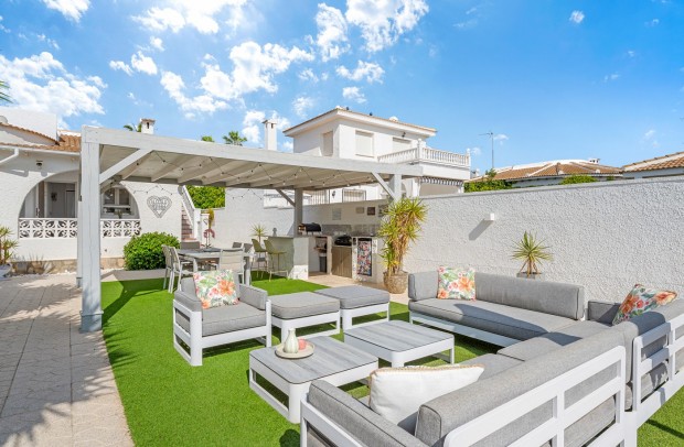 Resale - Villa Detached - Ciudad Quesada - Pueblo Bravo